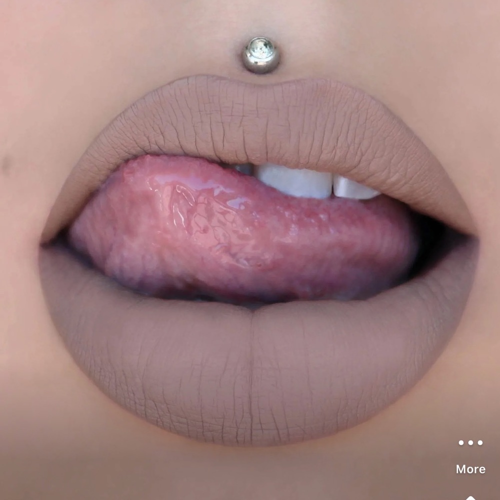 Jeffree Star Posh Spice Velour
Liquid Lipstick